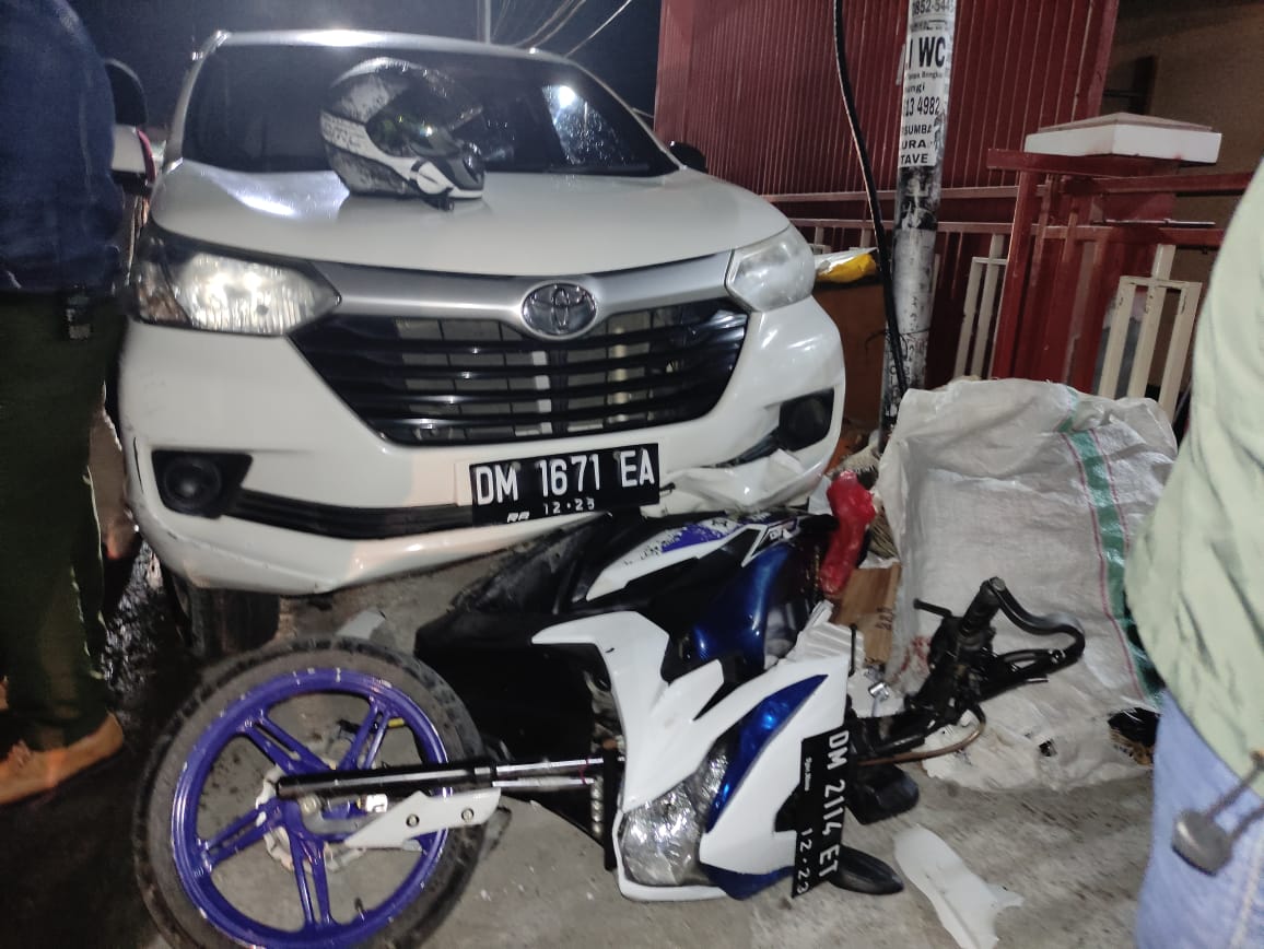 Kecelakaan Mobil Vs Motor di Jalan Sultan Botutihe