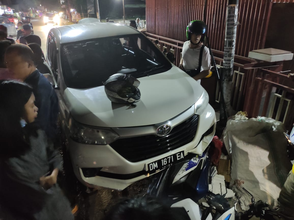 Kondisi Mobil dan Motor Usai Mengalami Kecelakaan di Jalan Sultan Botutihe
