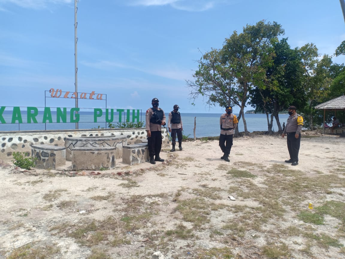 Polsek Batudaa Pantai Gencar Awasi Prokes Covid-19 di Tempat Wisata