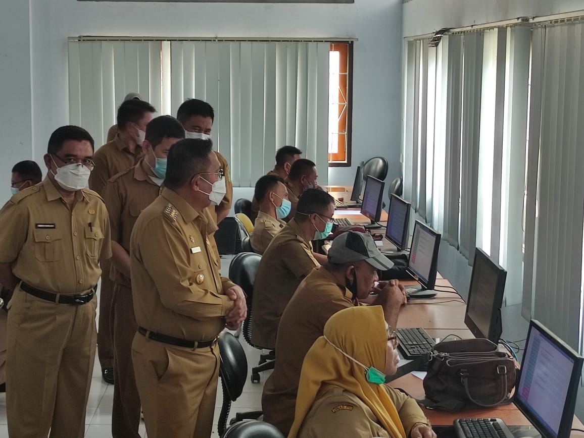 Marten Taha Tinjau Lokasi Ujian Kenaikan Pangkat Bagi PNS