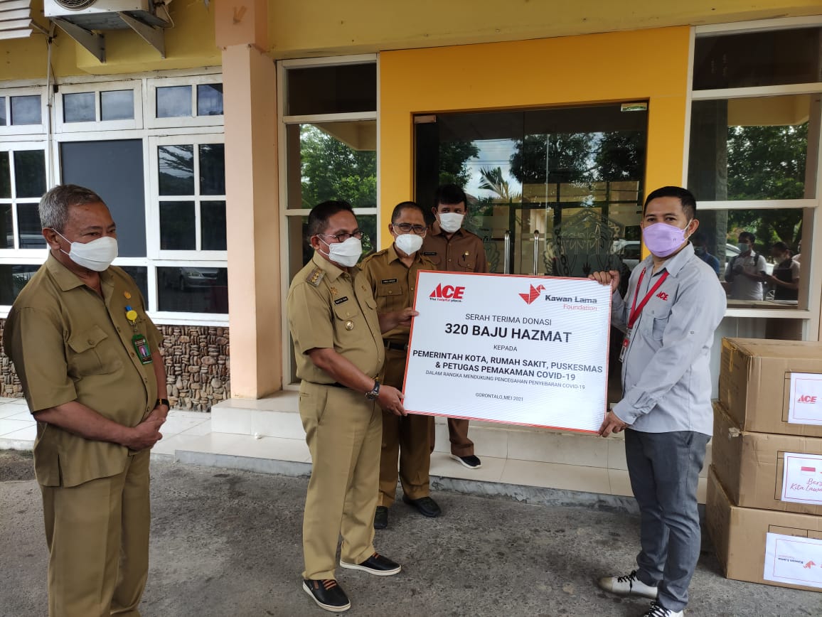 Pemerintah Kota Gorontalo Terima Ratusan Baju Hazmat dari Ace Grup Gorontalo