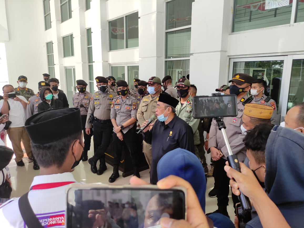 Terima Demo Soal TKA, Adhan Dambea Sarankan Menyurat ke Dewan untuk RDP