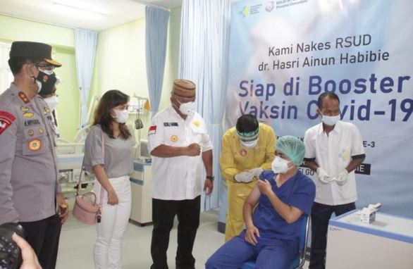 Tenaga Kesehatan di Gorontalo Jalani Vaksinasi Covid-19 Tahap 3