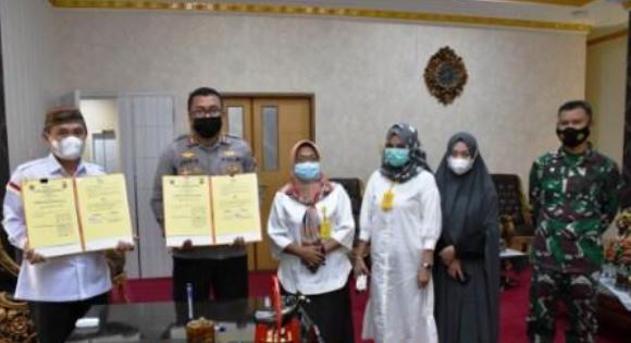 Bupati Pohuwato dan Kapolres Teken PKS Penanganan Tindak Kekerasan Perempuan dan Anak