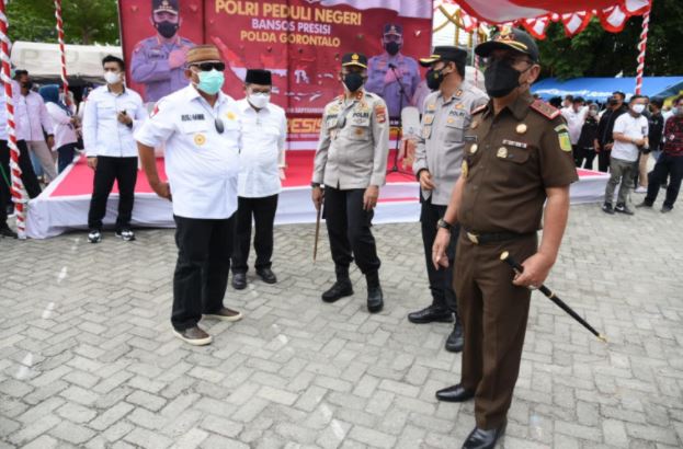 Tinjau Gerai Vaksinasi Massal di Lapangan Taruna, Rusli Habibie Salut dengan Antusias Warga