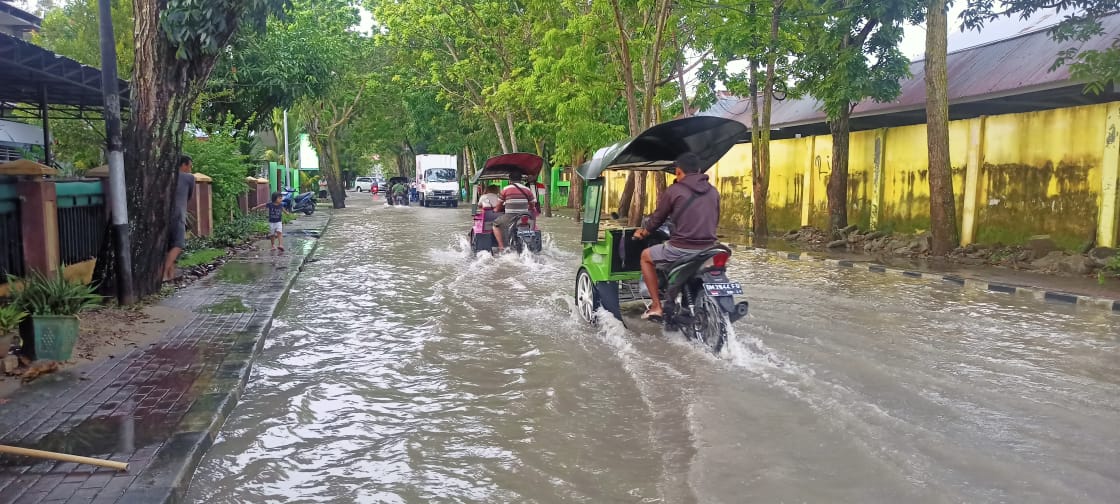 Jalanan, Kantor, Sekolah hingga Kampus di Limboto Terendam Banjir (Tambahan)