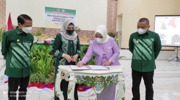 Idah Syahidah Lantik Pengurus Dekranasda Gorontalo