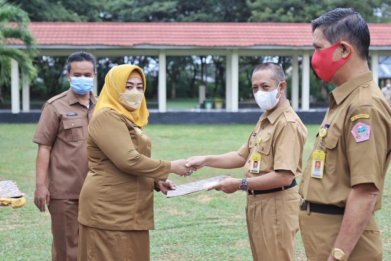 Suharsi Igirisa Serahkan SK Plt kepada 4 Pejabat Pimpinan Tinggi Pratama