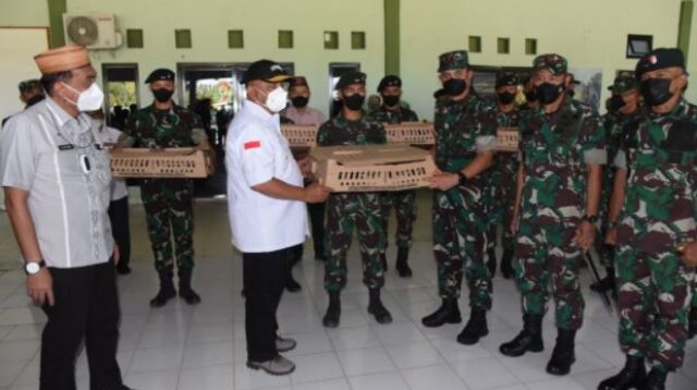 Pangdam XIII Merdeka terima 5.000 DOC Ayam dari Gubernur Gorontalo