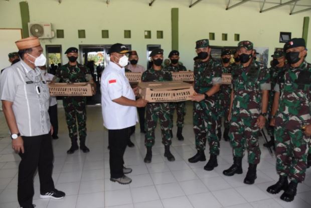 Pangdam XIII Merdeka terima 5.000 DOC Ayam dari Gubernur Gorontalo