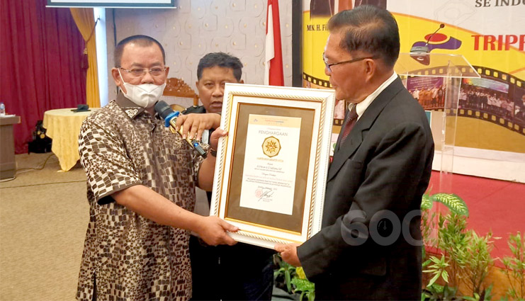 Ketua KONI Gorontalo Terima Penghargaan Adhikarya Bhakti Nusa