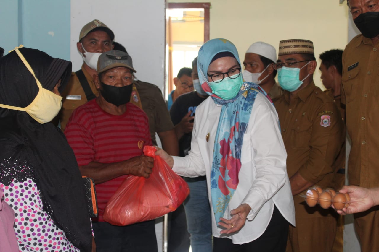 Masyarakat Bulawa dan Bone Pante terima Bantuan Bahan Pokok