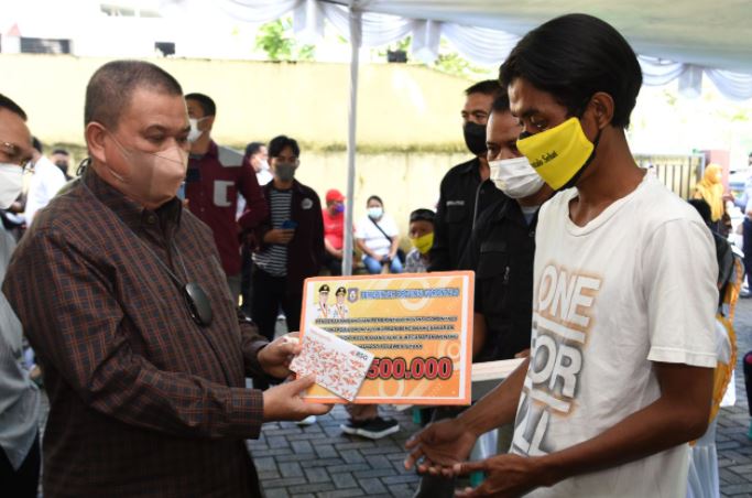 Warga Gorontalo yang jadi Korban Kebakaran Pasar Jengki terima Bantuan