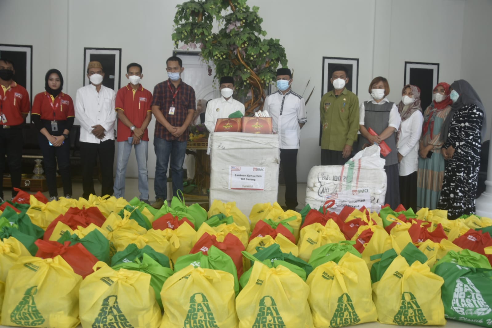 Pemkab Gorontalo Terima Bantuan Paket Lebaran dari Alfamart