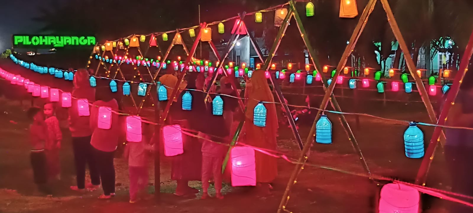 Lampu Replika Menara dan Kakbah Manjakan Mata Penikmat Tumbilotohe di Pilohayanga