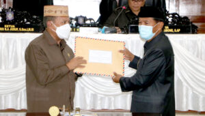 Dokumen Rekomendasi Dari Pansus LKPJ Gubernur Resmi Diserahkan ke Pemprov Gorontalo