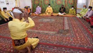 Penjabat Gubernur Gorontalo Jalani Prosesi Adat Moloopu