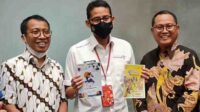 Thariq Modangu Serahkan Langsung Undangan Festival Saronde 2022 ke Menparekraf RI