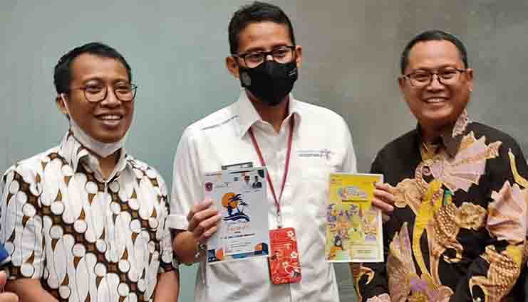 Thariq Modangu Serahkan Langsung Undangan Festival Saronde 2022 ke Menparekraf RI