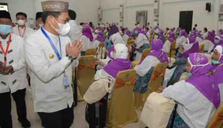 Pj Gubernur Gorontalo Berangkatkan Jemaah Haji Kloter 14 UPG