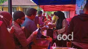Warga Serbu Pasar Murah Pemprov Gorontalo di Kelurahan Tapa