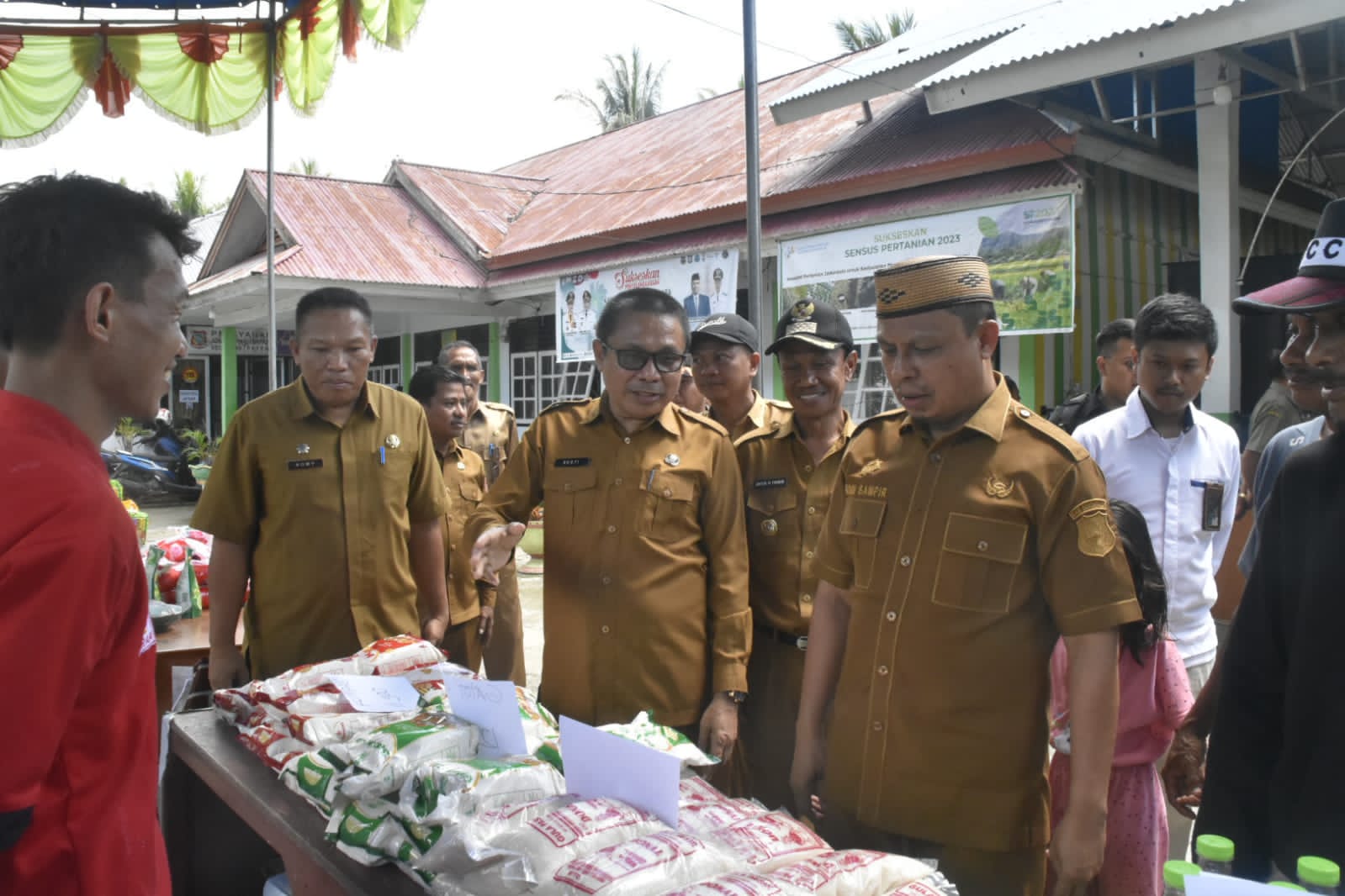 Pemkab - Bapanas Gelar Pasar Murah di Bongomeme Jelang Iduladha 1444 H