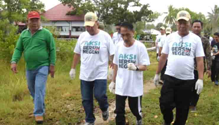 Momen HPSN, Nelson Pomalingo Ikut Bersihkan Sampah di Danau Limboto