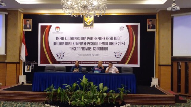 KPU Provinsi Gorontalo Serahkan Hasil Audit Dana Kampanye kepada Peserta Pemilu 2024