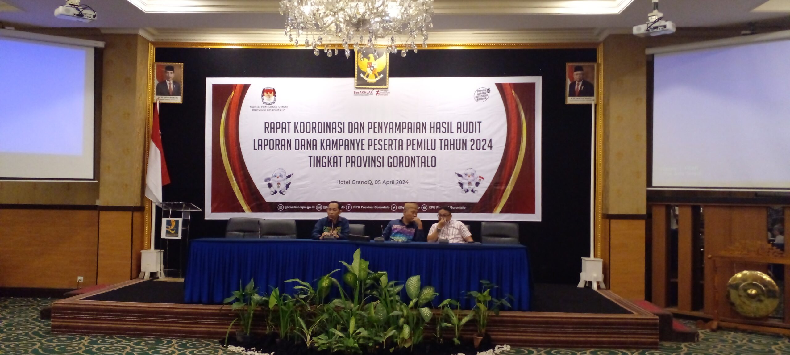 KPU Provinsi Gorontalo Serahkan Hasil Audit Dana Kampanye kepada Peserta Pemilu 2024