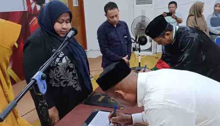 Ketua KPU Bone Bolango Lantik PAW PPK Suwawa Timur