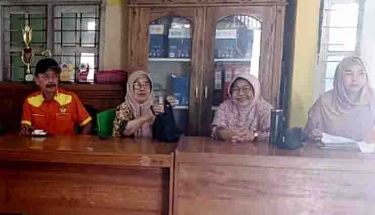 Komisi IV DPRD Monitoring Penyerahan Bantuan PKH di Desa Mohungo