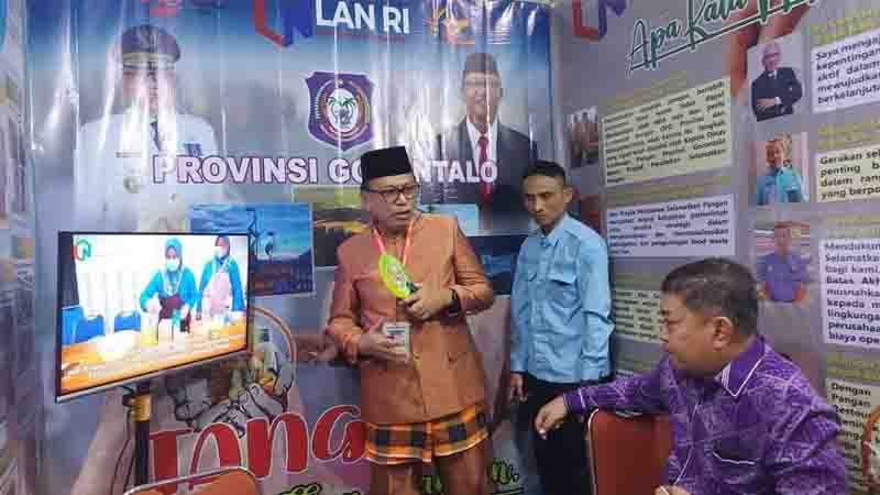 Ramdhan Pade Terima Dua Penghargaan dari LAN RI