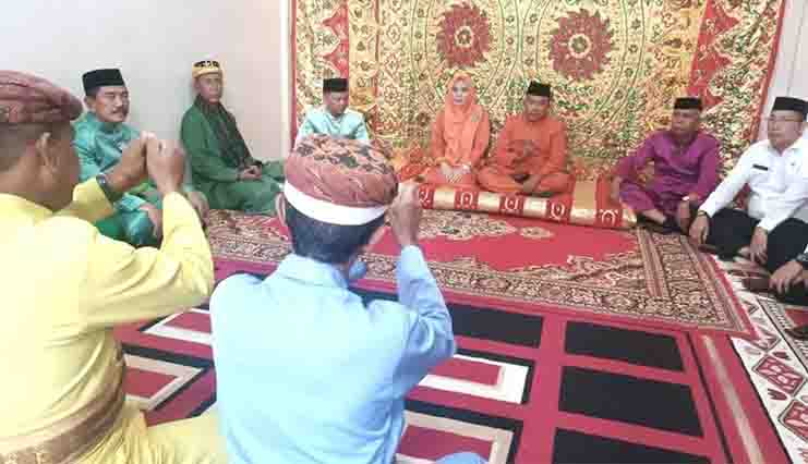 Haris Tome Jalani Prosesi Adat Mopotilolo