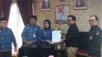 Pj Bupati Gorontalo Utara Terima Dokumen Anggota DPRD Terpilih 2024 - 2029
