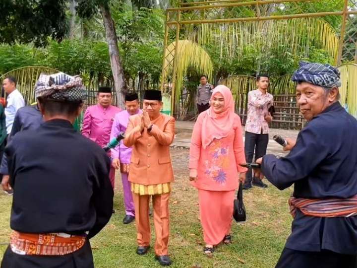 Adat Mopotilolo Sambut Kunjungan Syukri Botutihe di Kecamatan Biluhu
