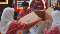 Di KPU Provinsi Gorontalo, Siswa SMAN 1 Gorontalo Belajar Simulasi Pemungutan Suara di TPS