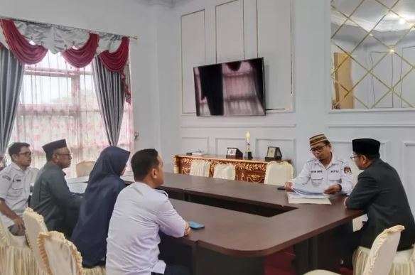 KPU Gorontalo Utara Serahkan Dokumen Aleg PAW Roni Imran ke DPRD