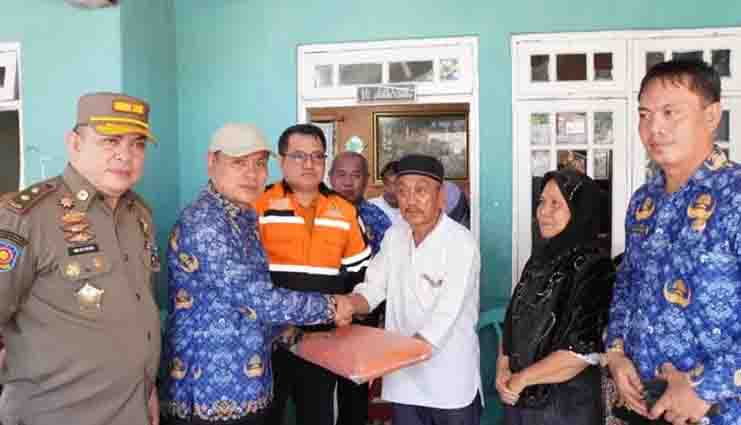 Korban Longsor di Kelurahan Botu Terima Bantuan
