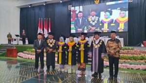 Yosef Koton Dorong Wisudawan UT Ciptakan Inovasi Perubahan