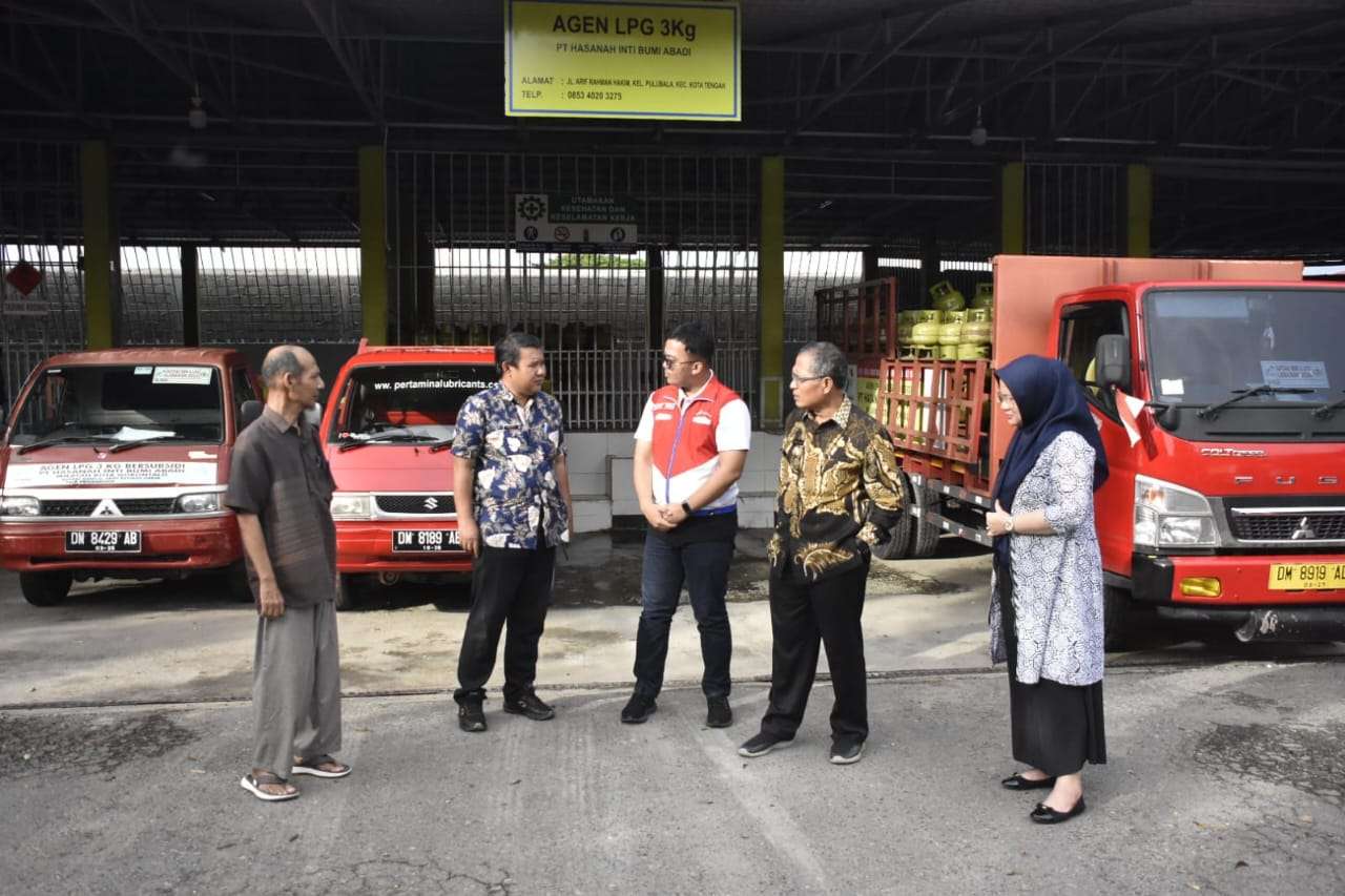 Ismail Madjid Tinjau Distribusi LPG 3 Kg di Pangkalan
