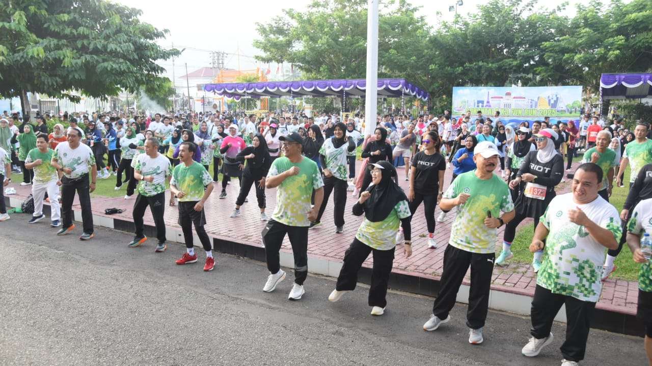 Ribuan Warga Gorontalo Ikut Puncak Peringatan Bulan K3 Nasional