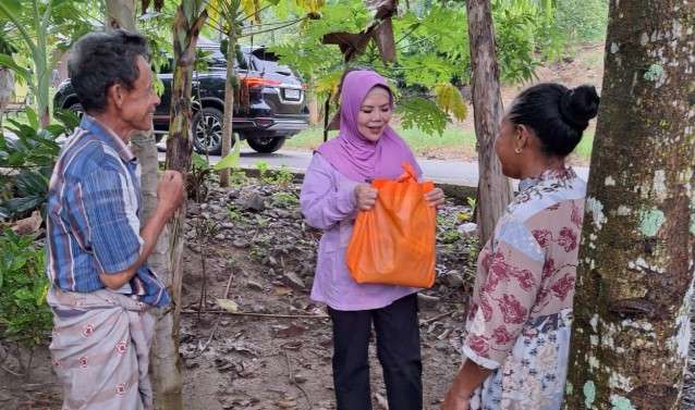 Bersama Dharma Wanita, Idah Syahidah Berbagi Sembako