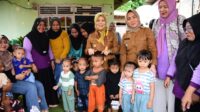 13 Keluarga Penerima Manfaat di Tolinggula Ulu Terima Bantuan Paket Sembako