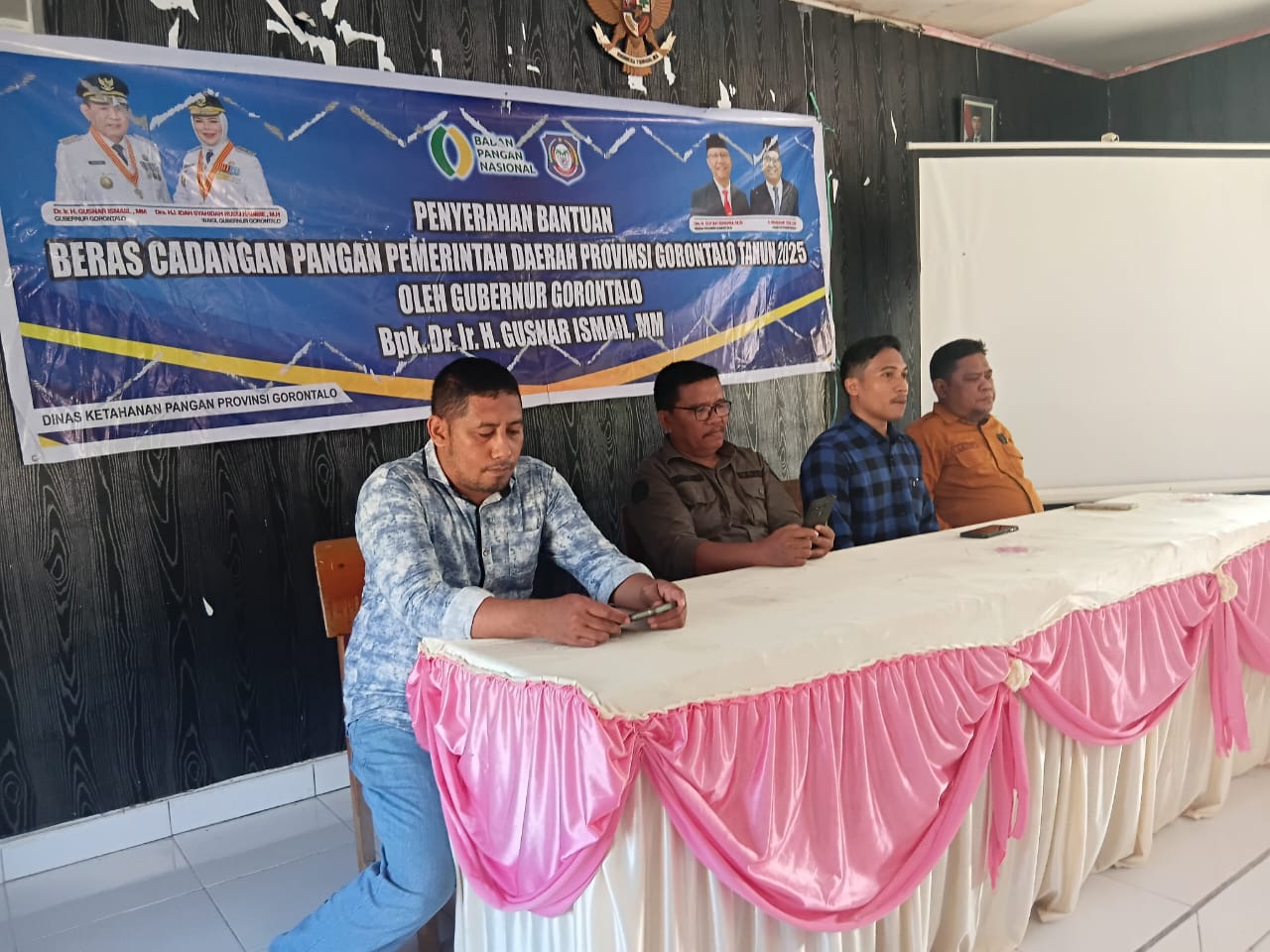Bantuan CPP Sentuh Paguyaman Pantai, Warga: Pesan Saya ke Helmi Rasid diwujudkan Gubernur