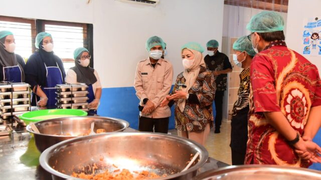 Idah Syahidah Pastikan Program MBG di Gorontalo Berjalan Sukses Idah Syahidah Pastikan Program MBG di Gorontalo Berjalan Sukses