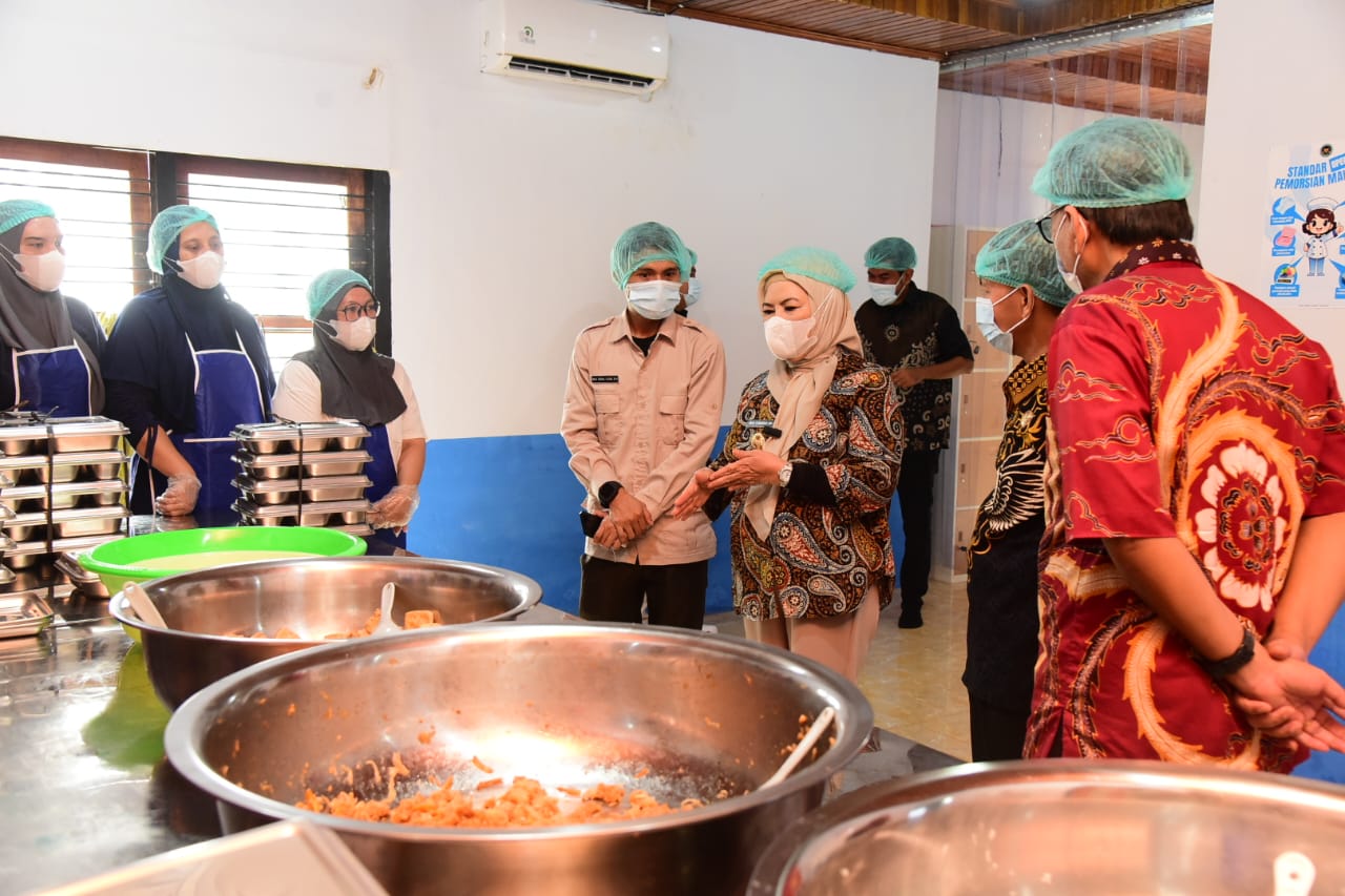 Idah Syahidah Pastikan Program MBG di Gorontalo Berjalan Sukses Idah Syahidah Pastikan Program MBG di Gorontalo Berjalan Sukses