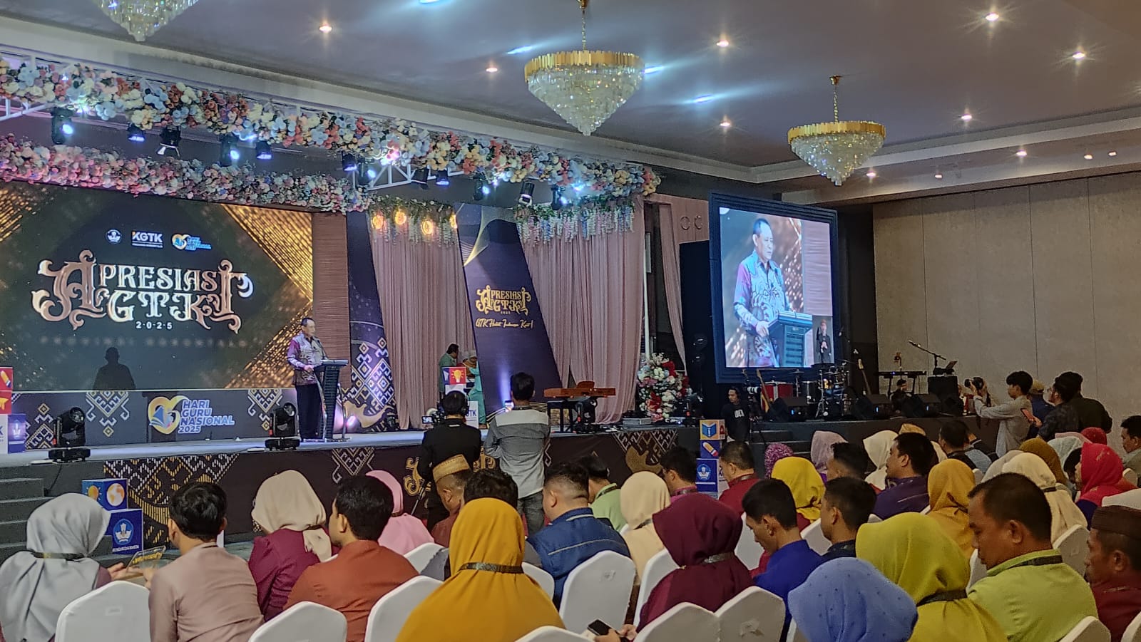 Gusnar Ismail Sebut Guru Ujung Tombak Lahirkan SDM dan Keberlanjutan Pertumbuhan Ekonomi