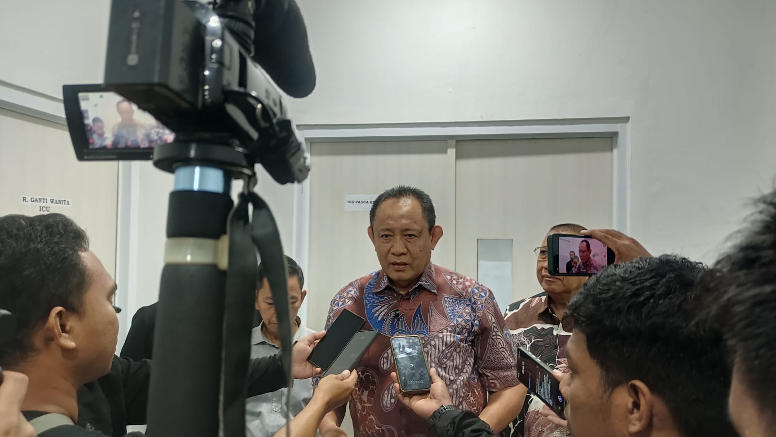 Jenguk Pasien Bedah Jantung Terbuka, Gusnar Ismail Ini Perdana di Gorontalo Bedah Jantung Terbuka, Gusnar Ismail: Ini Perdana di Gorontalo