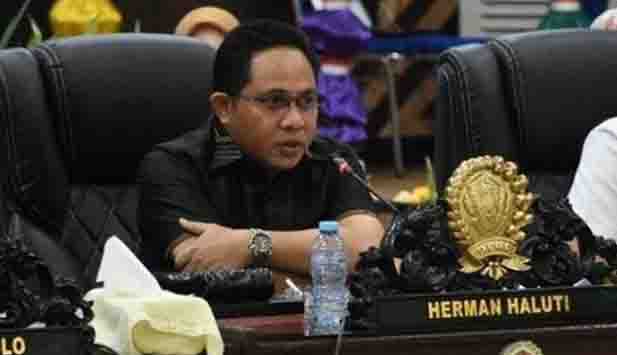 Herman Haluti Imbau Pemerintah Gratiskan Biaya Sewa Rumah Dinas untuk Para Guru