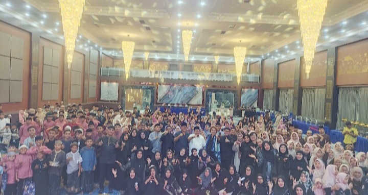 Adhan Dambea Berbagi dengan Anak-Anak Panti Asuhan